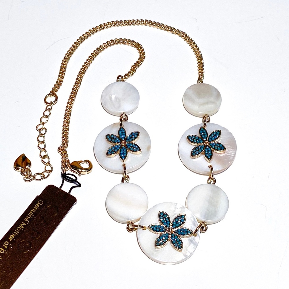 New Carolee $95 Mother of Pearl and Turquoise Flower Necklace, Tag Price $95 - Picture 6 of 16